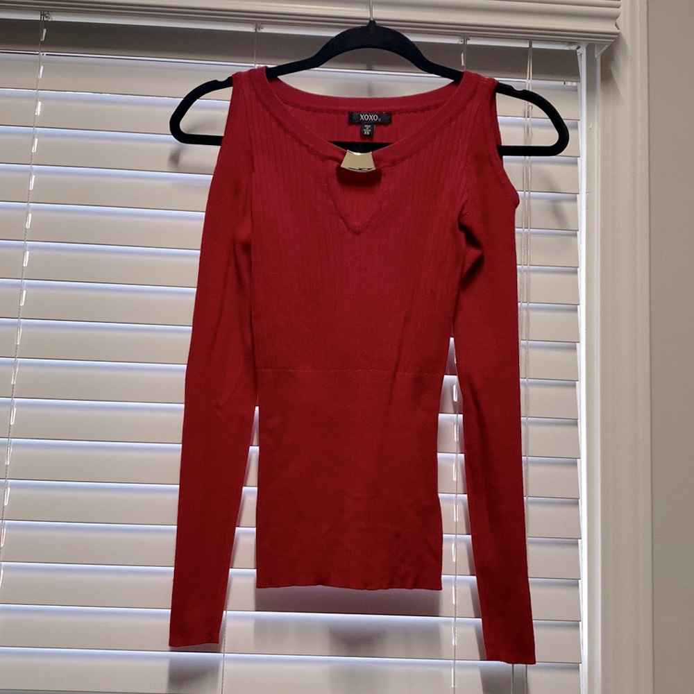 Cold shoulders, Red sweater size XS